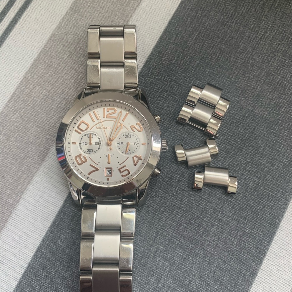 MK Boyfriend Watch